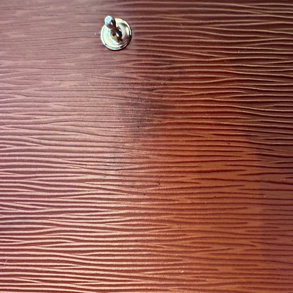 Louis Vuitton Saint Cloud GM in Brown Epi Leather - Picture 16 of 16